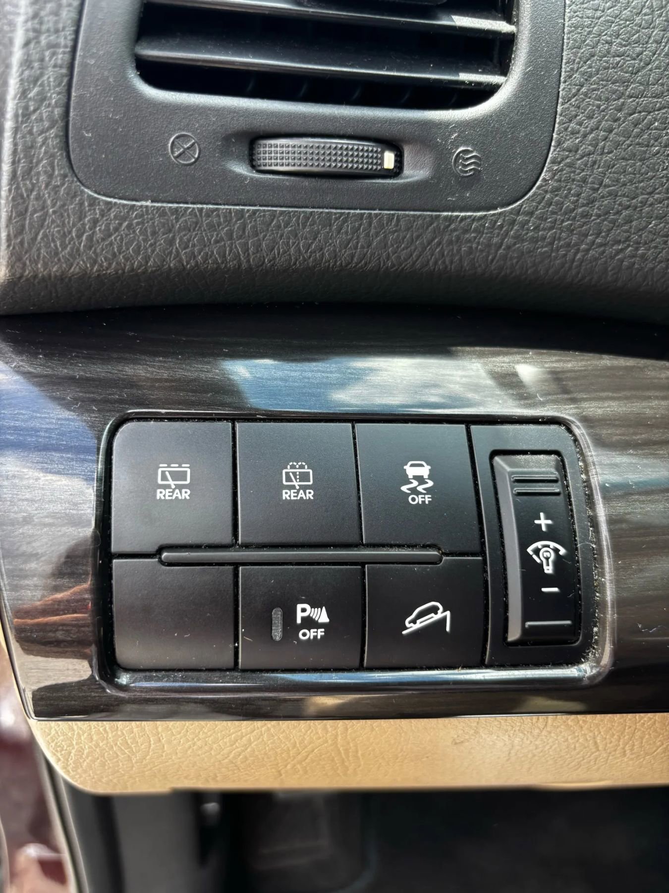 Used 2011 Kia Sorento LX w/ Convenience Pkg image 19