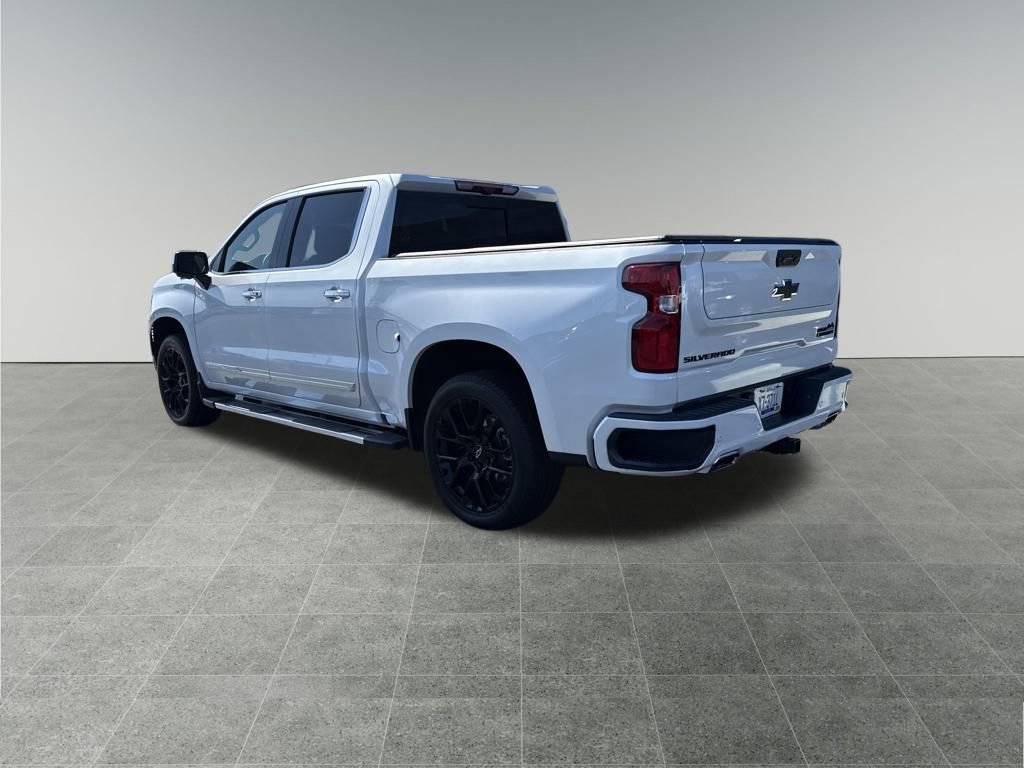Used 2023 Chevrolet Silverado 1500 High Country w/ High Country Premium Package image 3