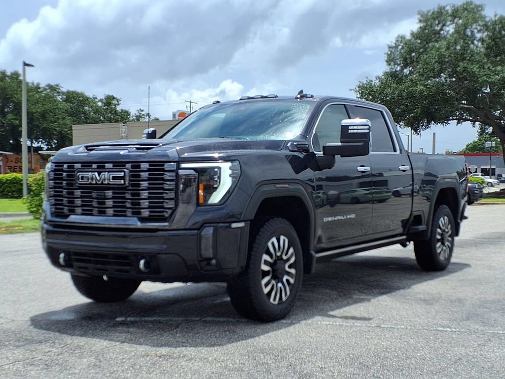Used 2024 GMC Sierra 2500 Denali Ultimate AWD/4WD image 3