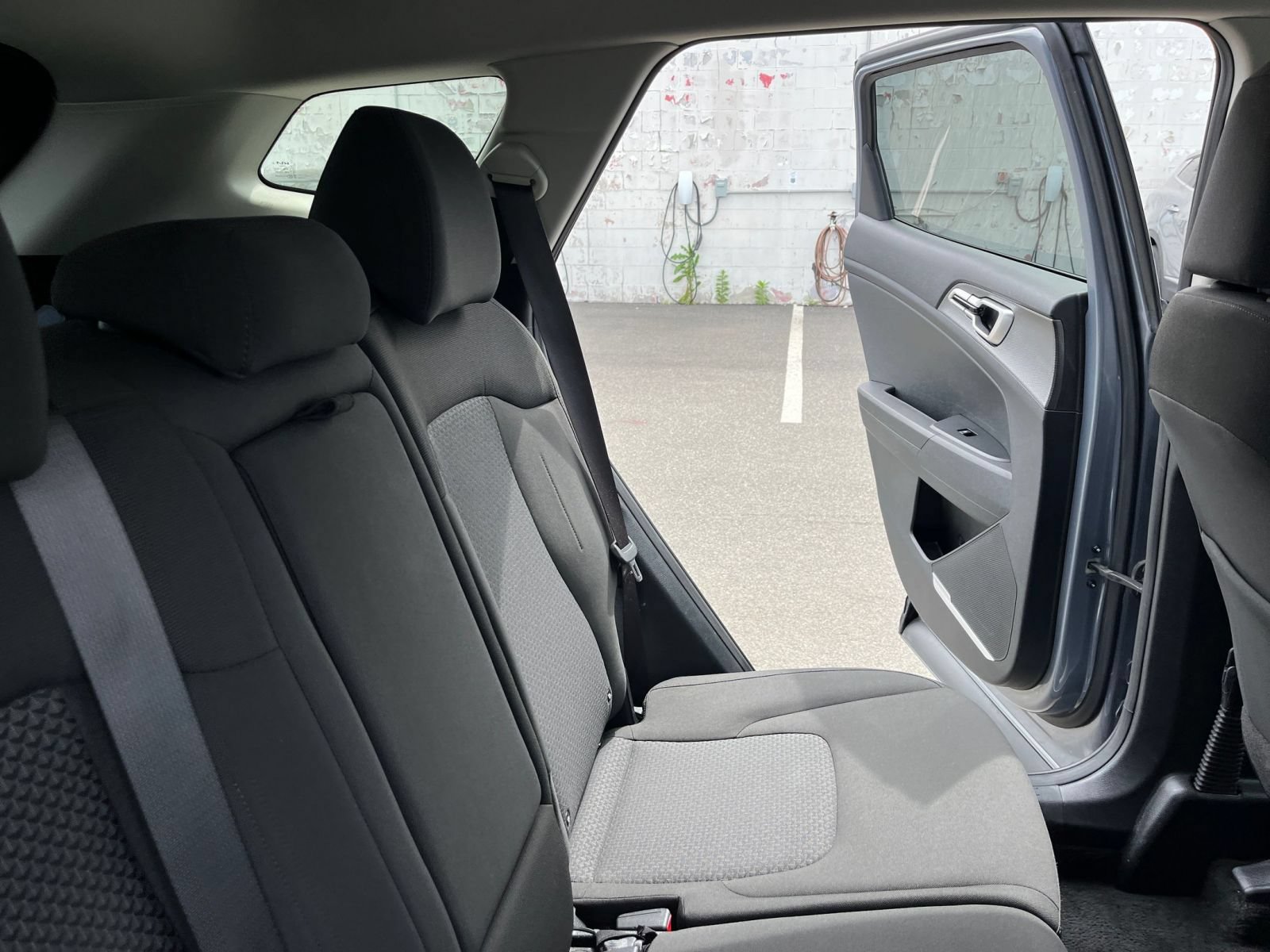Used 2025 Kia Sportage LX FWD image 31