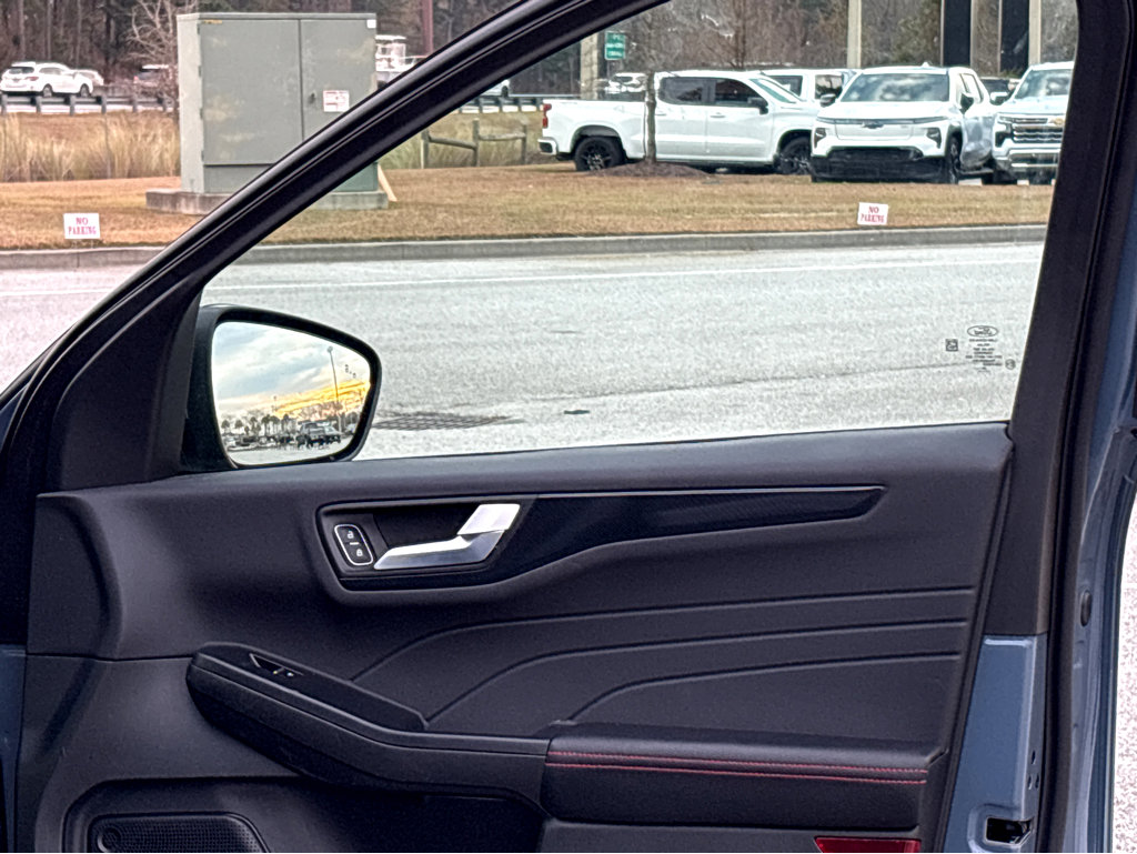 Used 2025 Ford Escape ST-Line Elite image 16