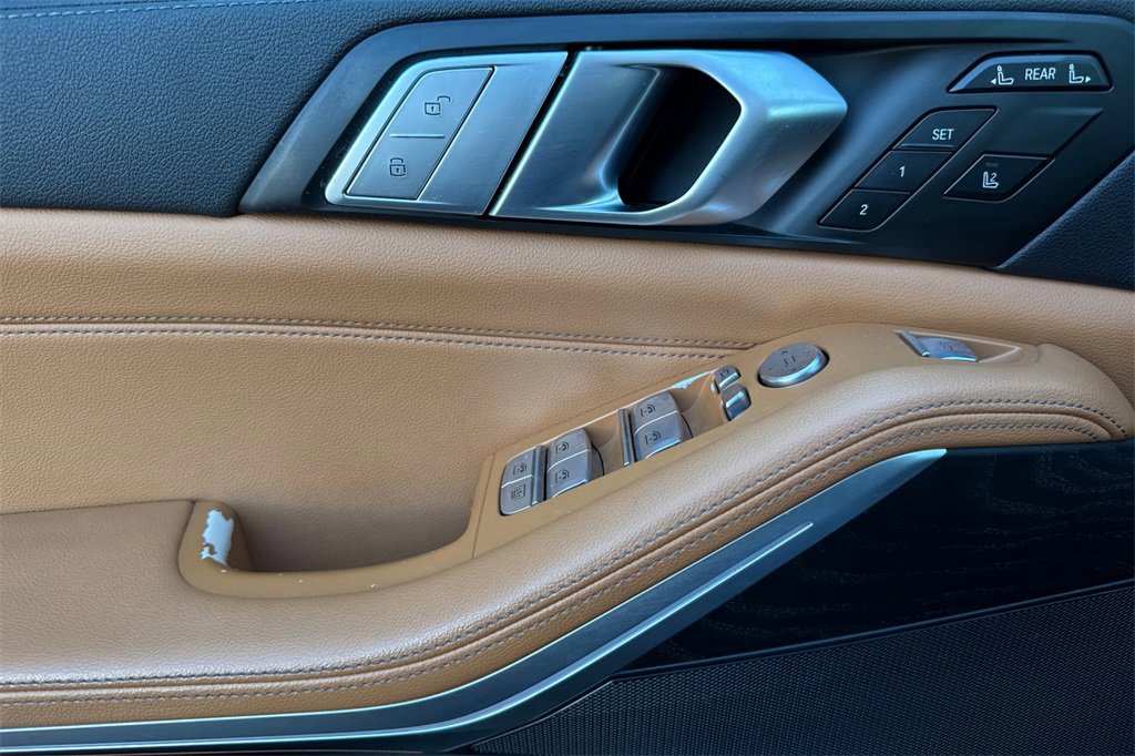 Used 2022 BMW X7 xDrive40i w/ Executive Package image 11