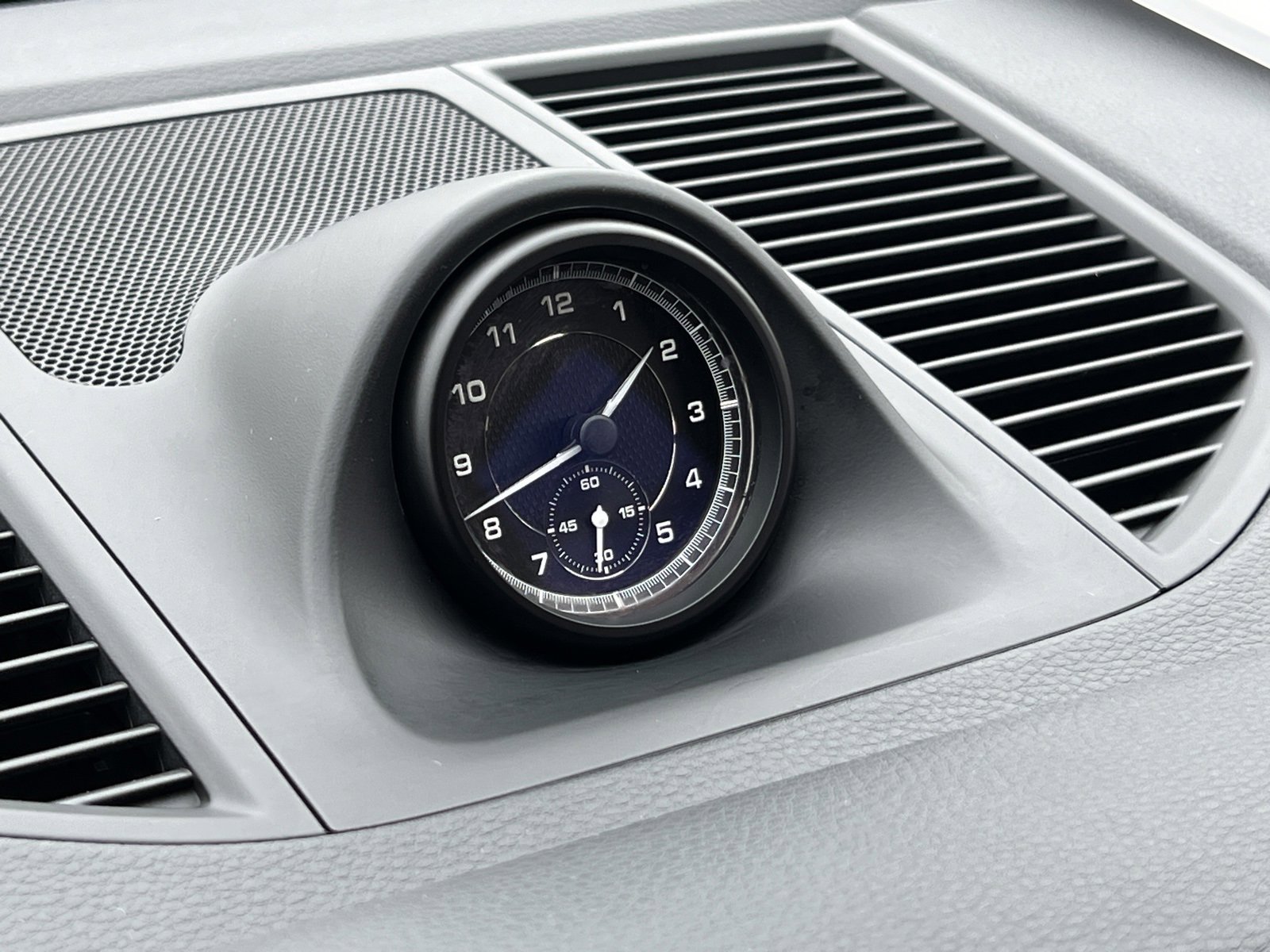 Certified 2025 Porsche Macan image 25