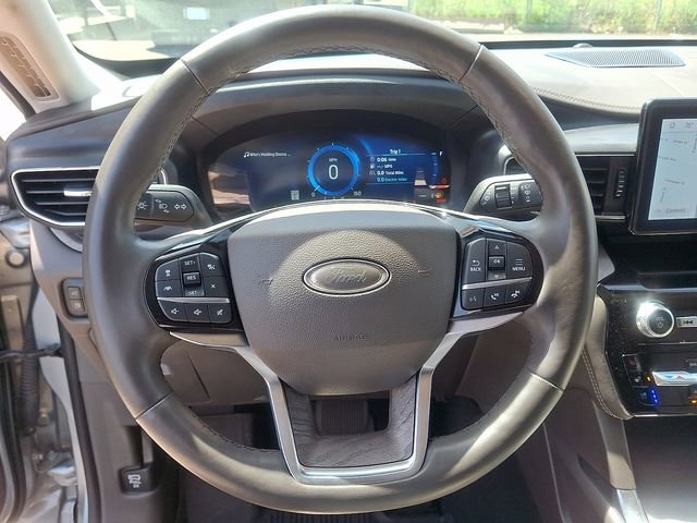Used 2023 Ford Explorer Platinum w/ Class IV Trailer Tow Package RWD image 16