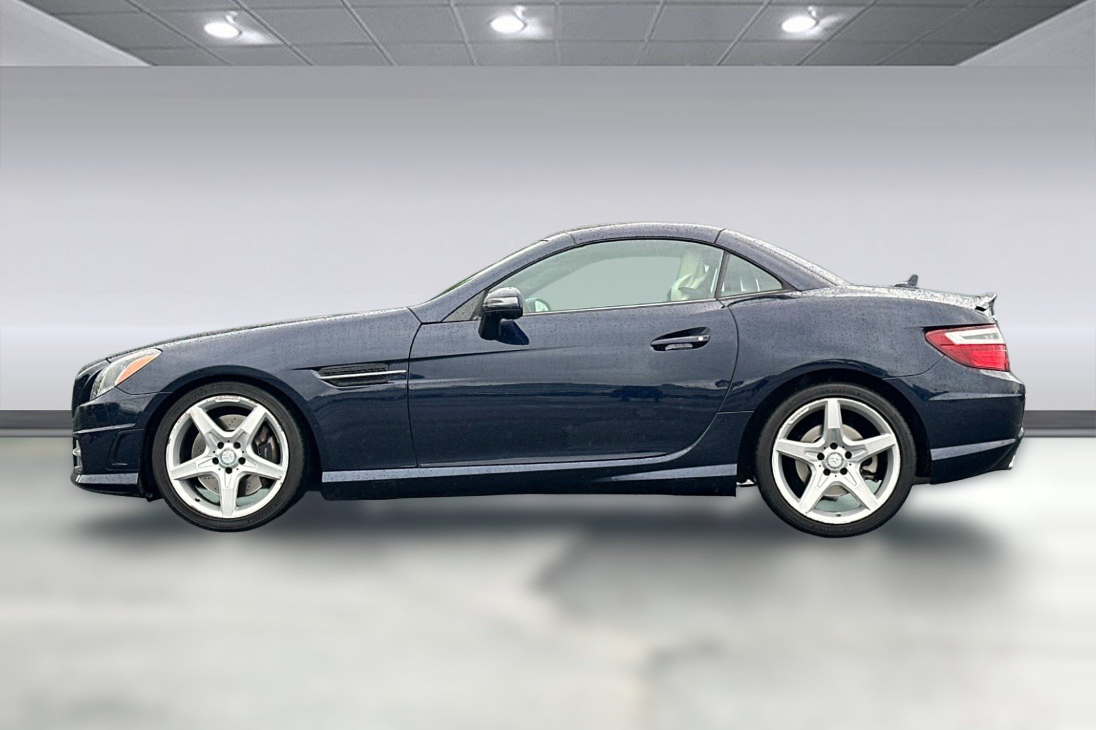 Used 2012 Mercedes-Benz SLK 350 image 2