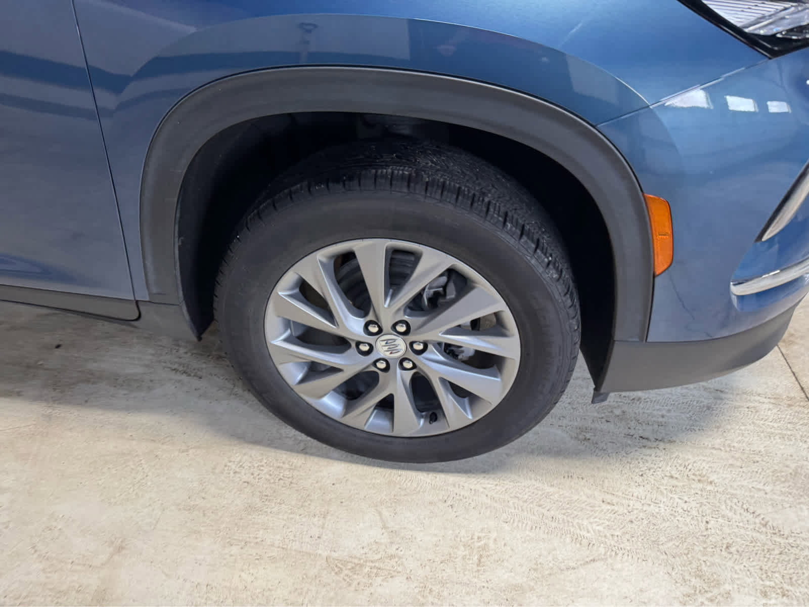 Certified 2025 Buick Enclave Preferred image 7