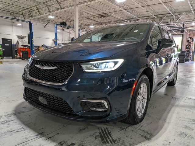 Used 2025 Chrysler Pacifica Select FWD image 8