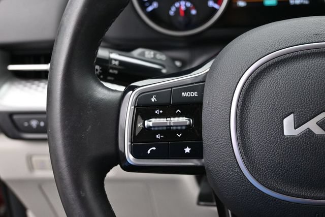 Used 2024 Kia Carnival LX FWD image 21