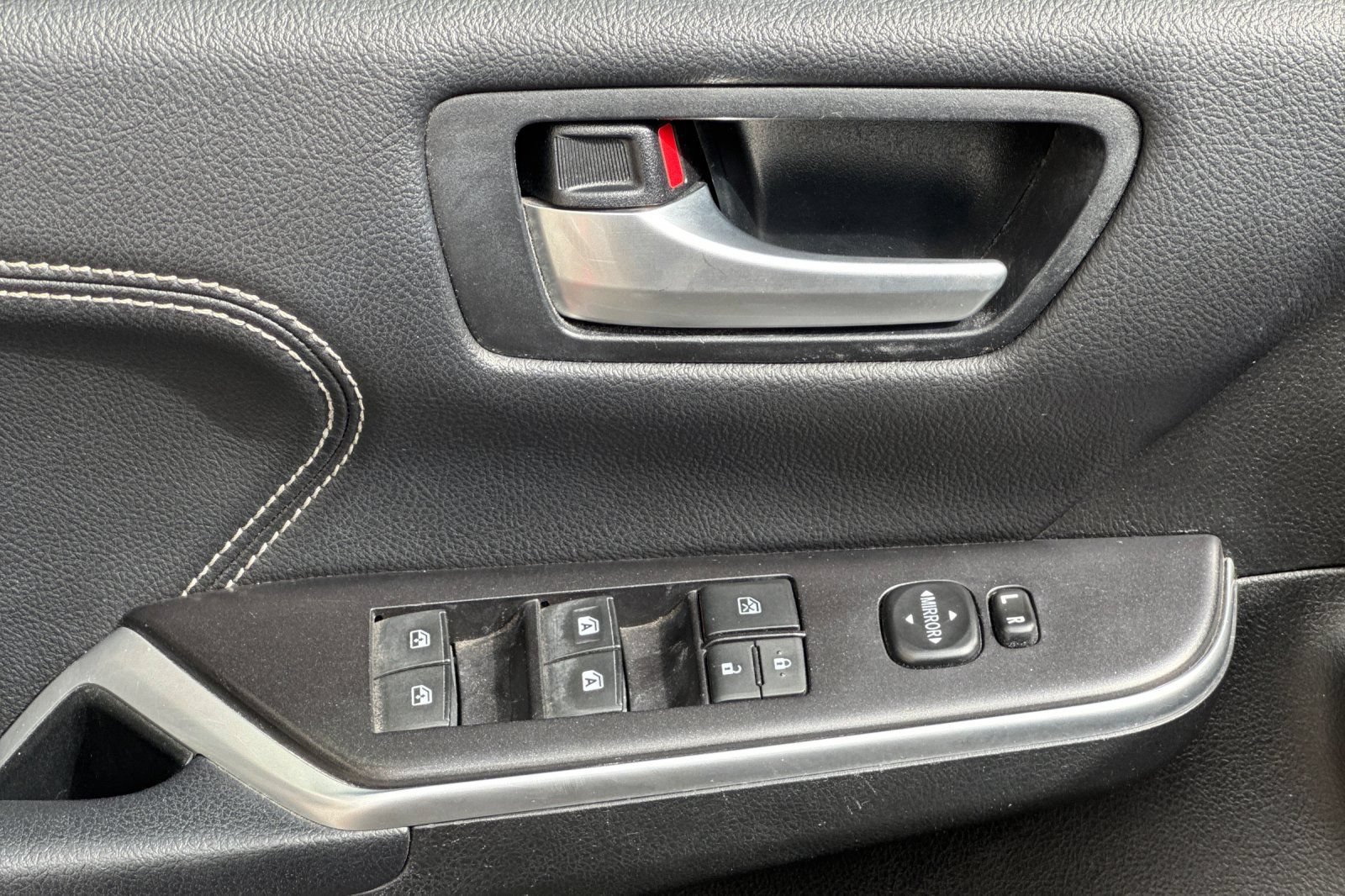 Used 2017 Toyota Camry XLE FWD image 11