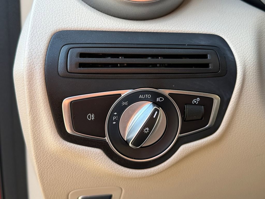 Used 2021 Mercedes-Benz GLC 300 4MATIC w/ Premium Package image 20