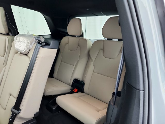 New 2026 Volvo XC90 T8 Plus AWD/4WD image 29