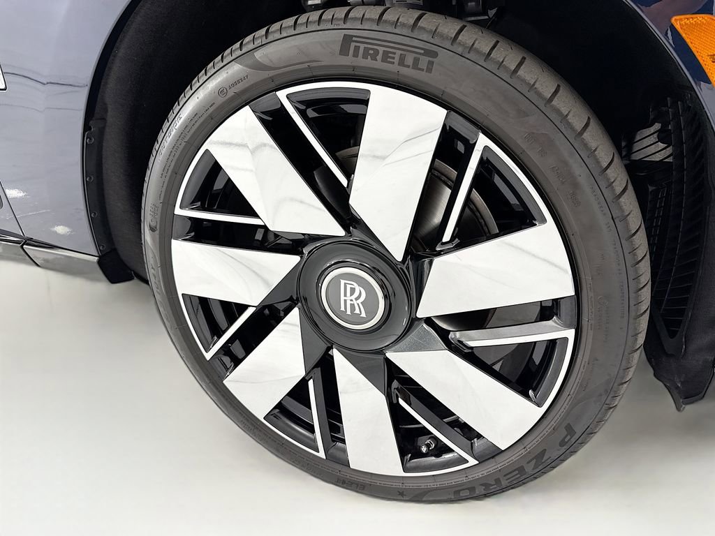 Certified 2026 Rolls-Royce Cullinan image 31