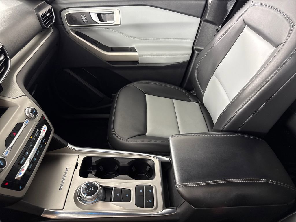 Used 2022 Ford Explorer XLT w/ Equipment Group 202A image 22