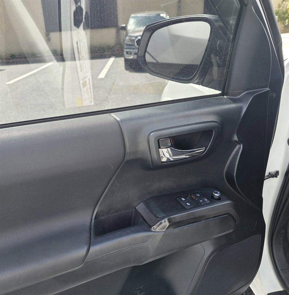 Used 2016 Toyota Tacoma TRD Sport w/ Towing Package AWD/4WD image 14