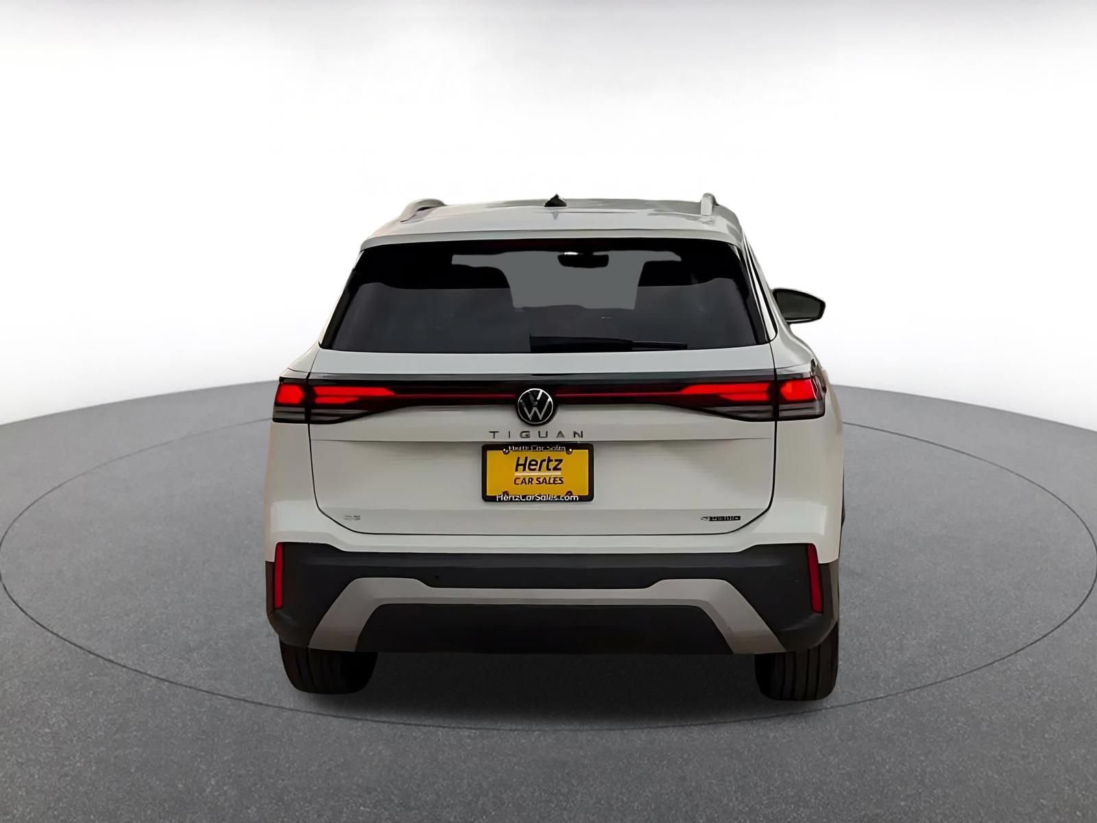 Used 2026 Volkswagen Tiguan SE AWD/4WD image 12