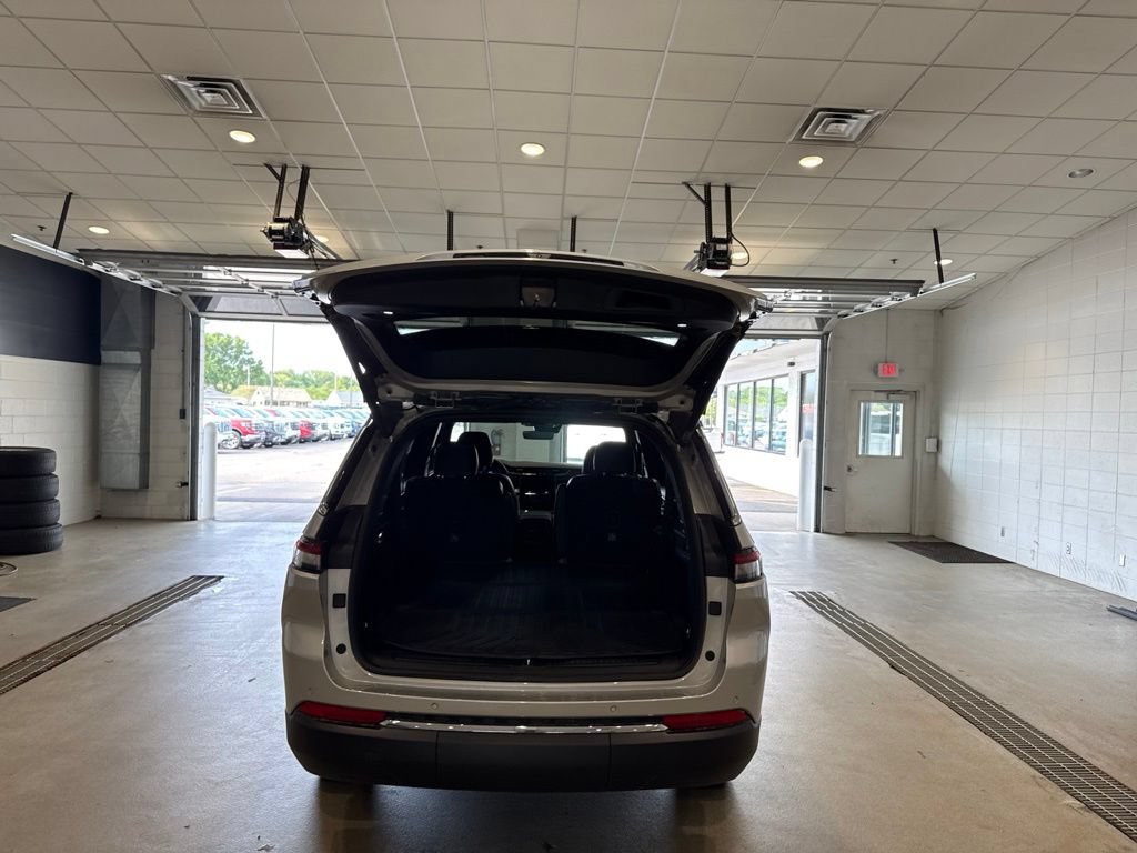 Used 2025 Jeep Grand Cherokee L Limited w/ Trailer Tow Package AWD/4WD image 16