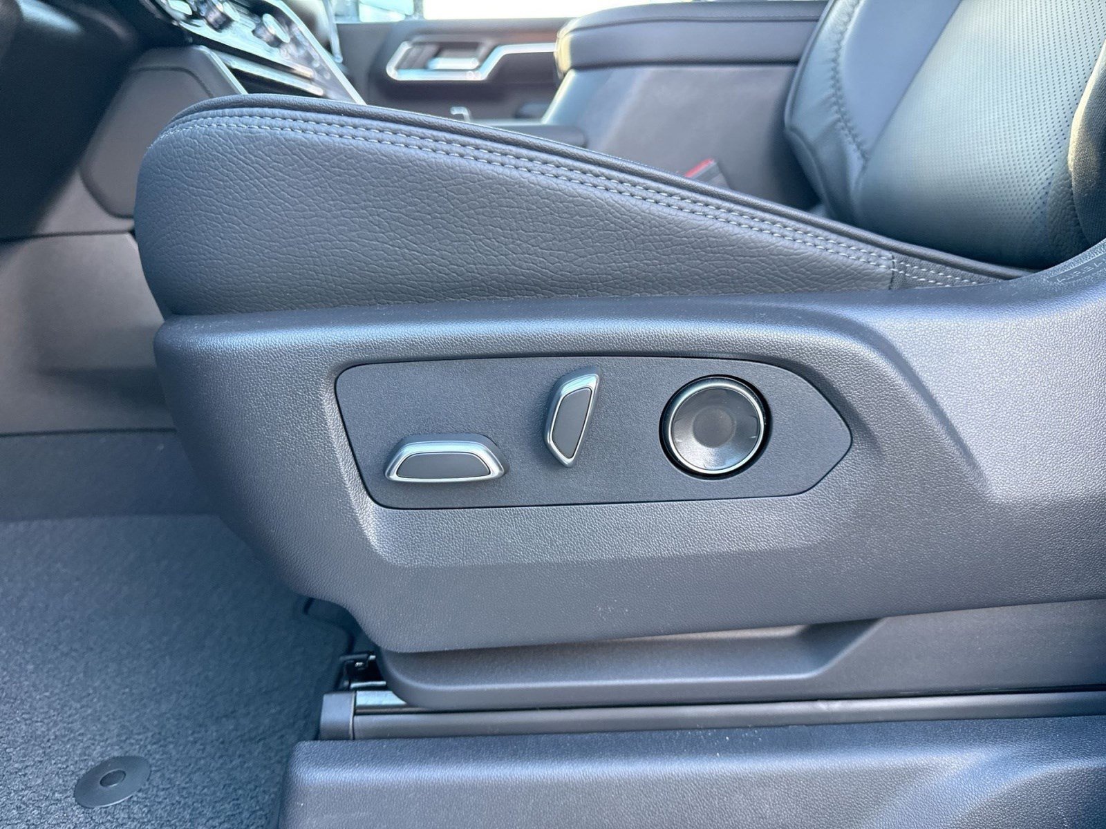 New 2026 GMC Sierra 2500 Denali w/ Denali Reserve Package image 14