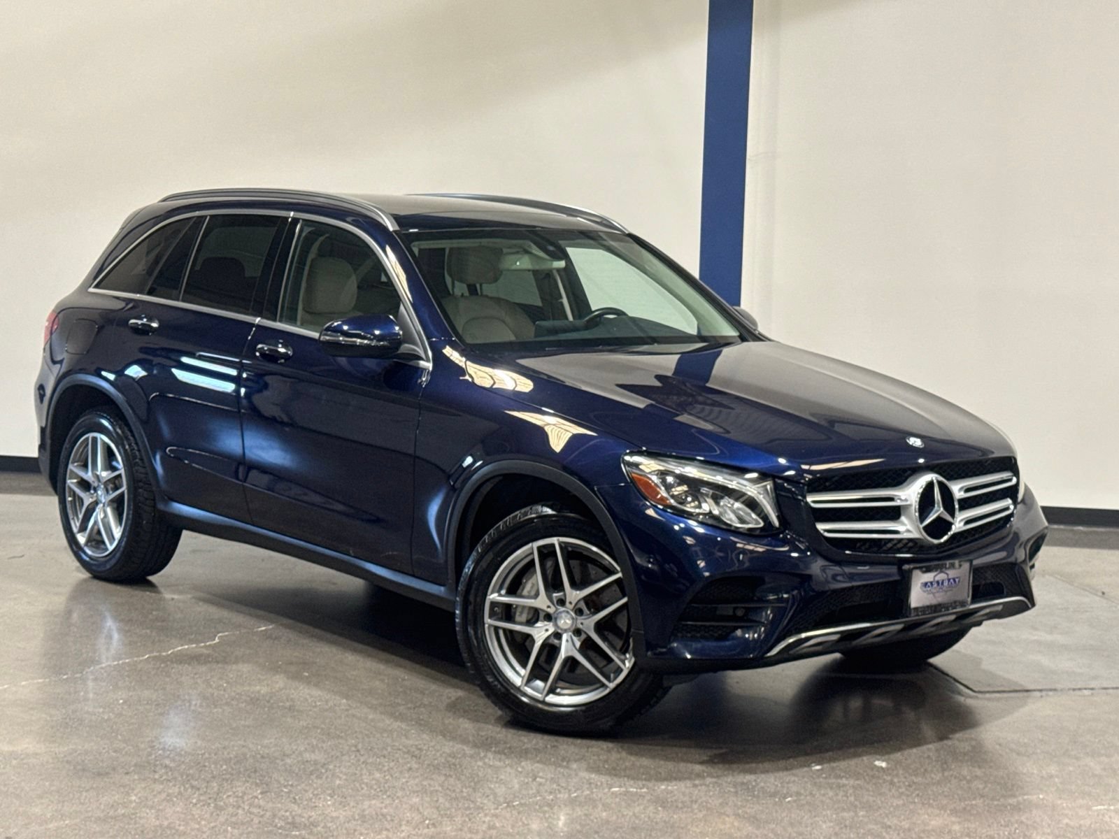 Used 2017 Mercedes-Benz GLC 300 4MATIC image 2