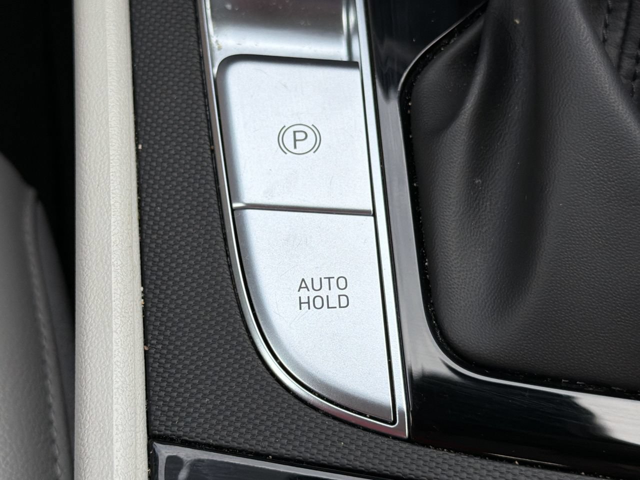 Used 2025 Hyundai Elantra Limited FWD image 9