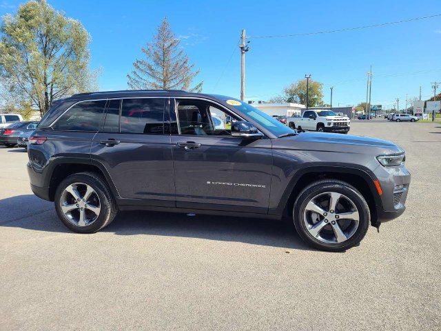 Used 2023 Jeep Grand Cherokee Limited AWD/4WD image 5