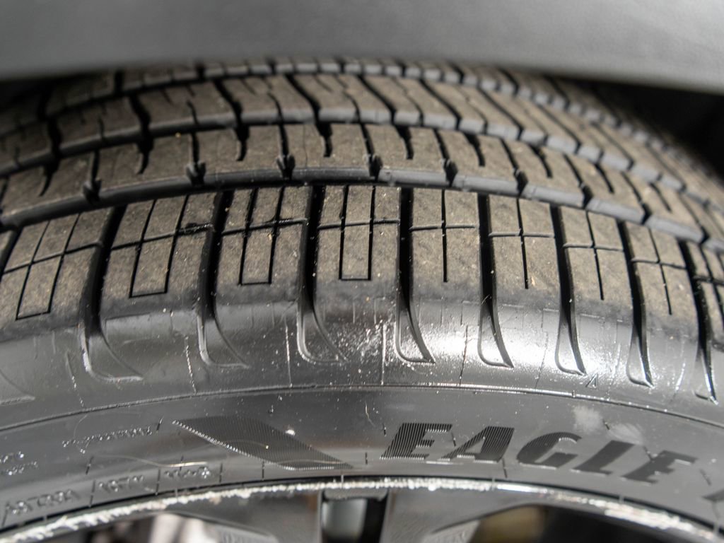 Used 2017 Volkswagen Touareg Executive image 27