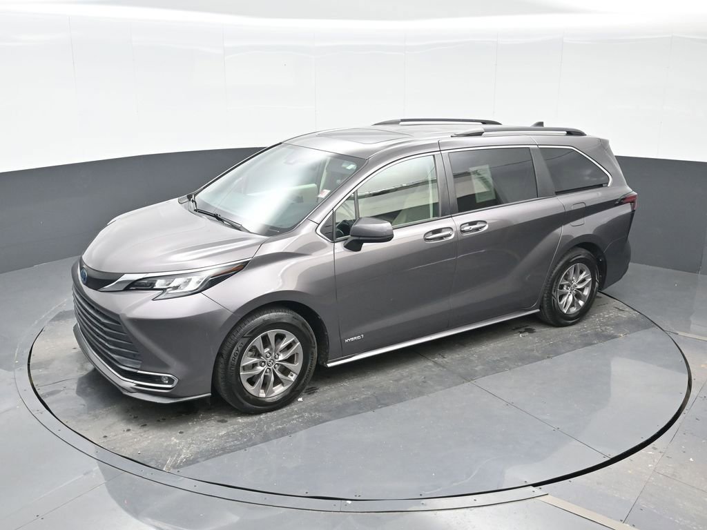 Used 2021 Toyota Sienna XLE image 17