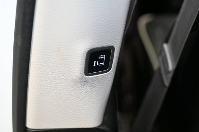 Used 2023 Chrysler Pacifica Limited FWD image 56