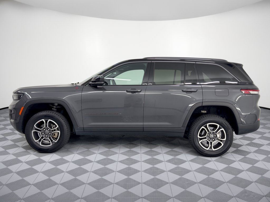 Used 2022 Jeep Grand Cherokee Trailhawk w/ Luxury Tech Group III AWD/4WD image 2