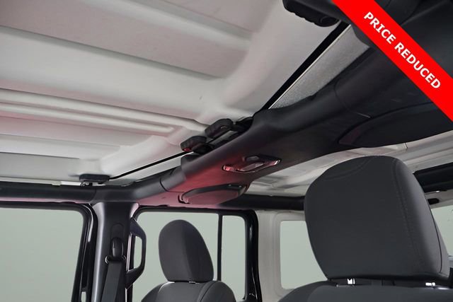 Used 2022 Jeep Wrangler Unlimited Sahara w/ Cold Weather Group image 16