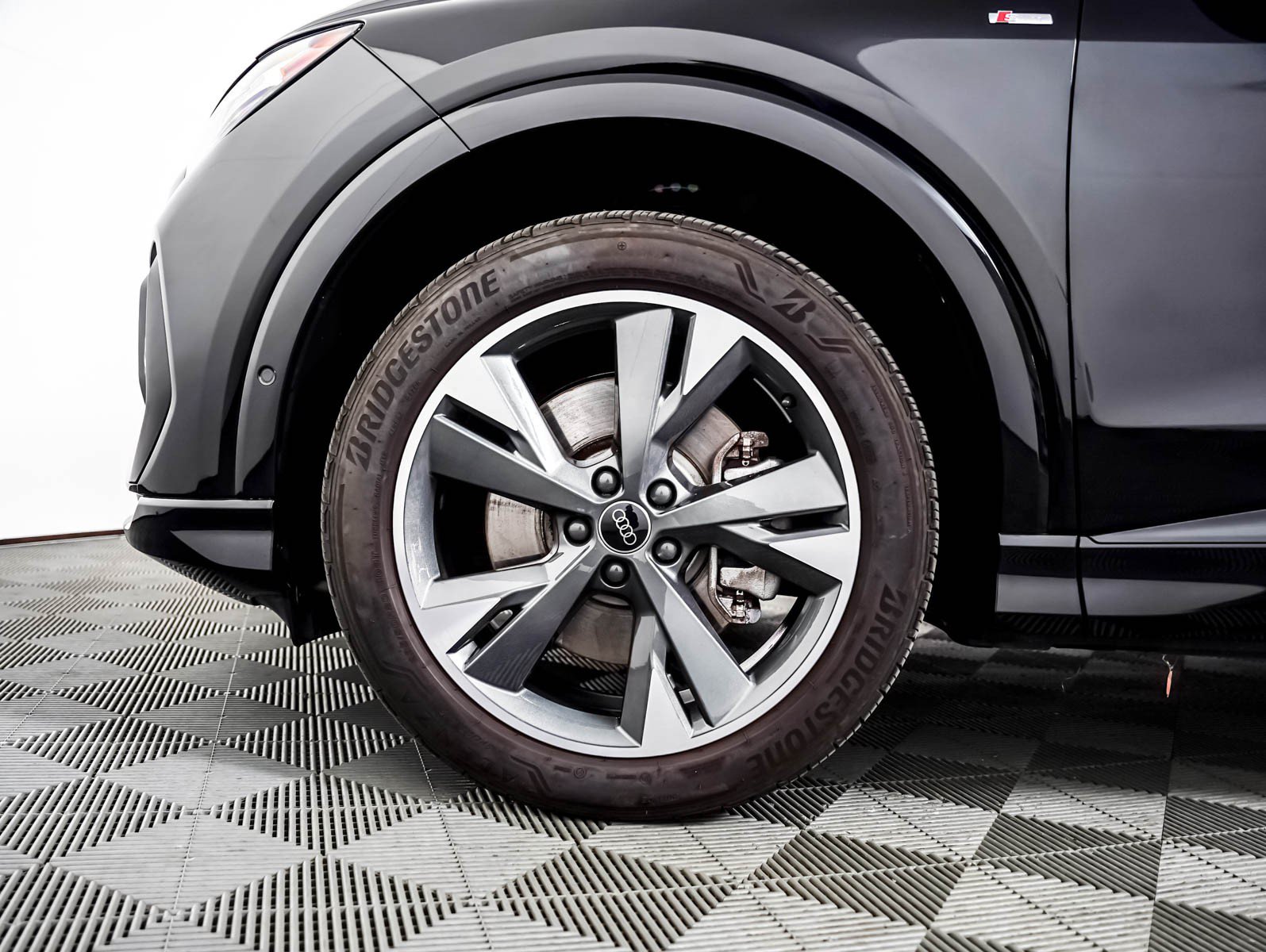 Certified 2023 Audi Q4 e-tron Premium Plus AWD/4WD image 4