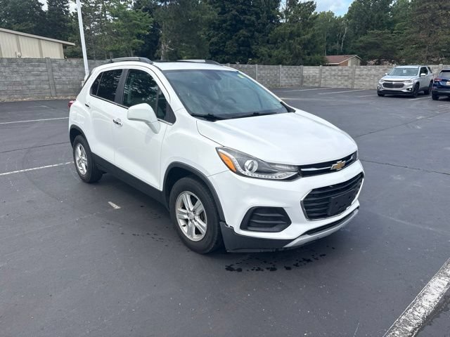 Used 2020 Chevrolet Trax LT w/ Sun & Sound Package FWD image 4