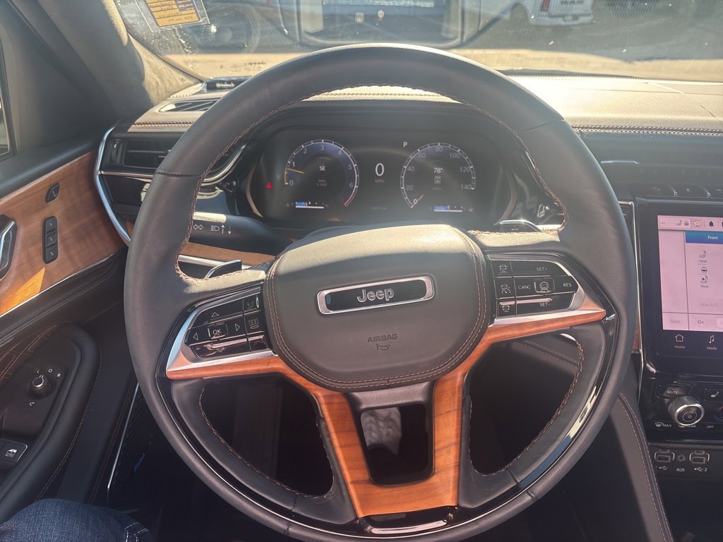 Used 2025 Jeep Grand Cherokee Summit image 8