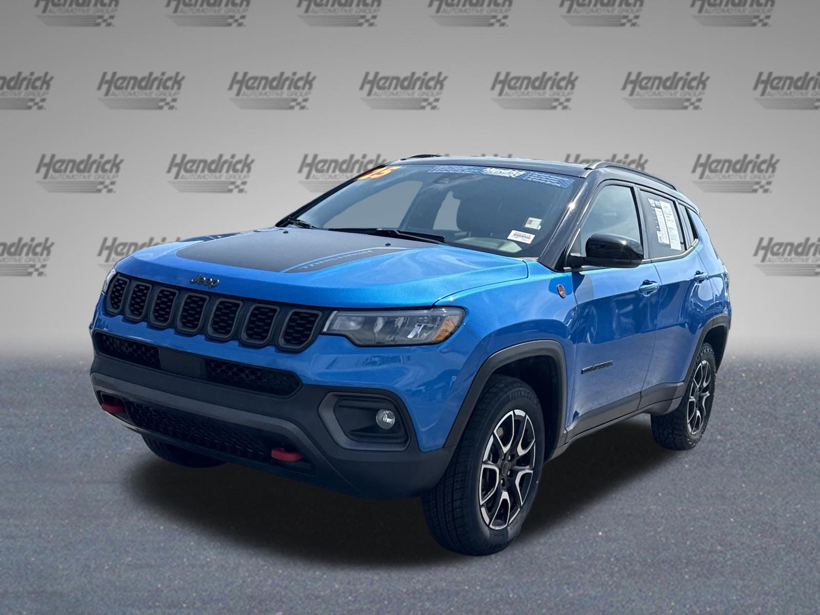 Used 2025 Jeep Compass Trailhawk w/ Trailer Tow Group AWD/4WD image 9