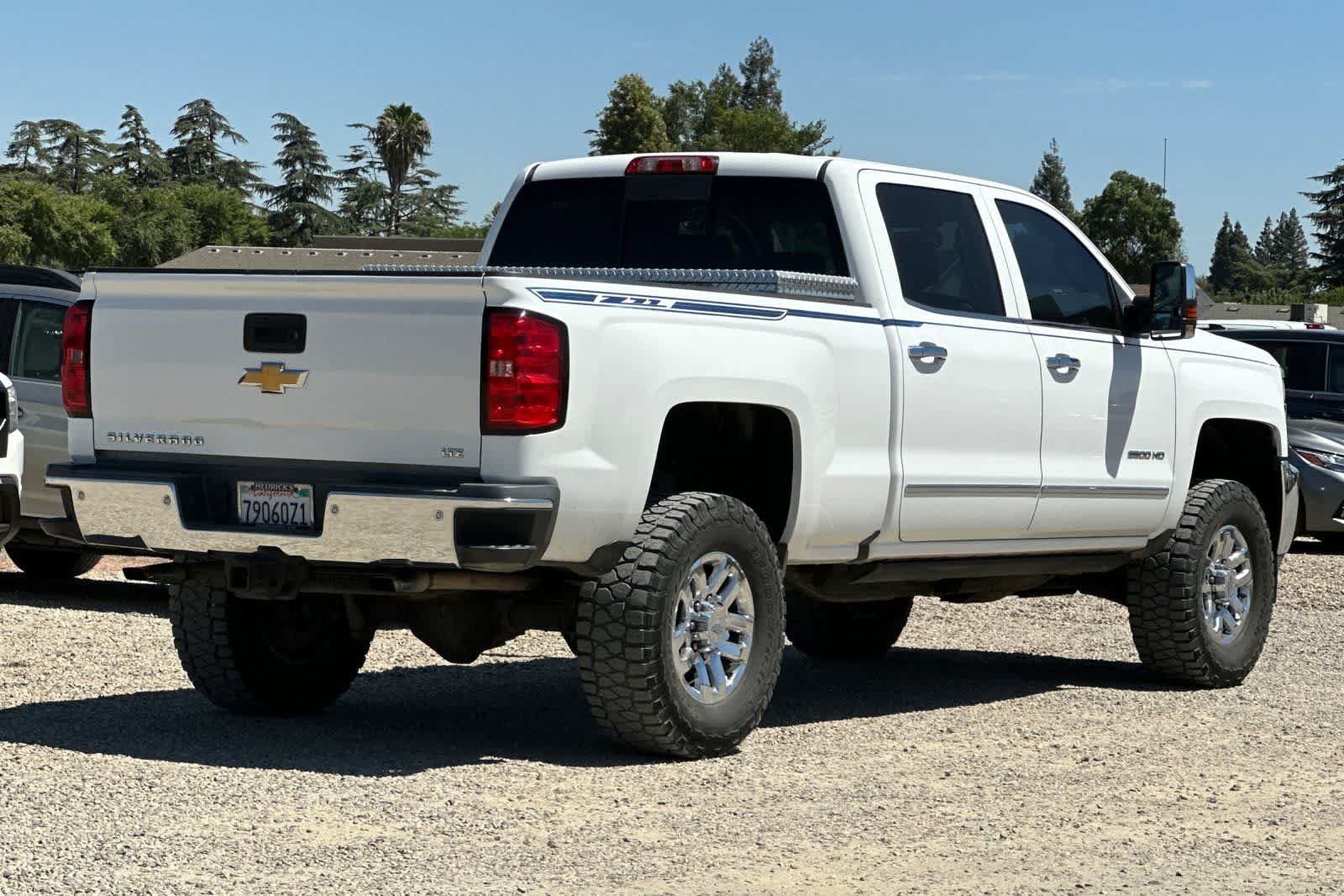 Used 2016 Chevrolet Silverado 2500 LTZ w/ LTZ Plus Package AWD/4WD image 3