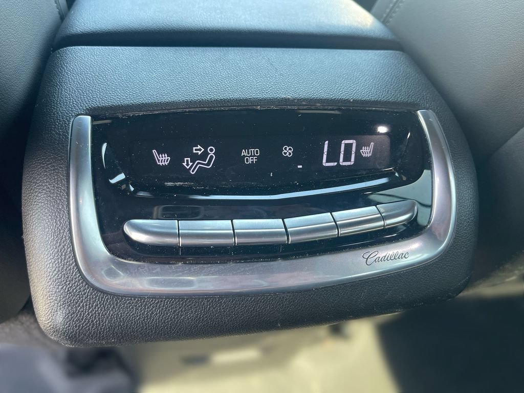 Used 2024 Cadillac XT6 Premium Luxury w/ Technology Package AWD/4WD image 31