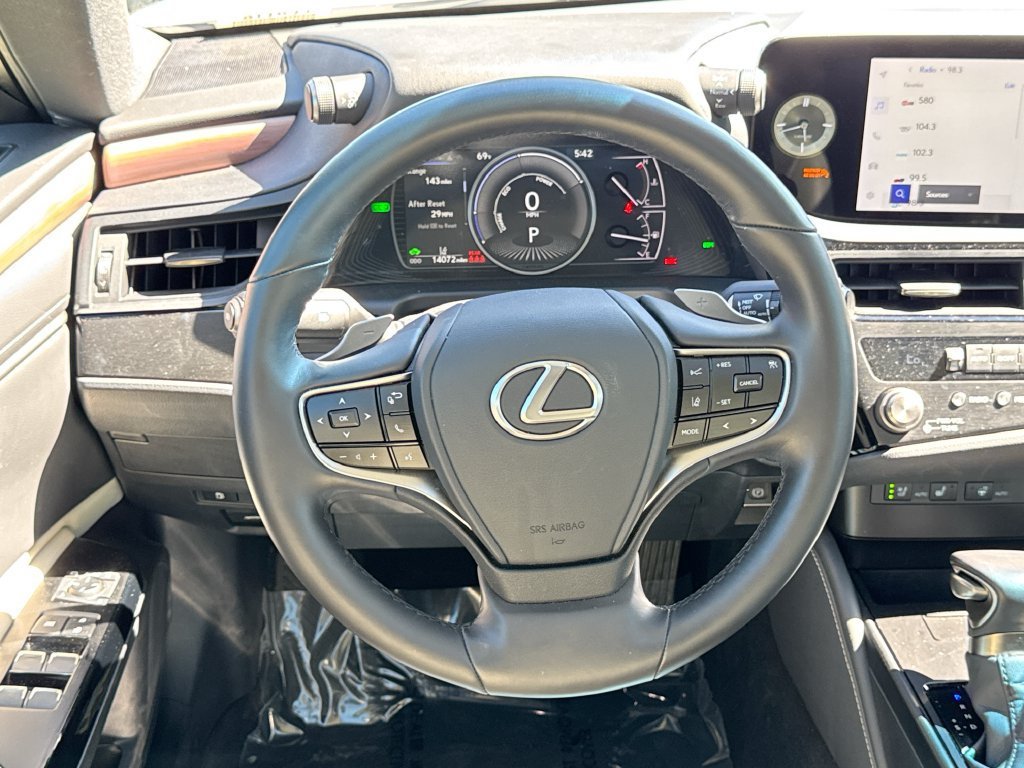 Used 2025 Lexus ES 300h w/ Premium Package FWD image 24