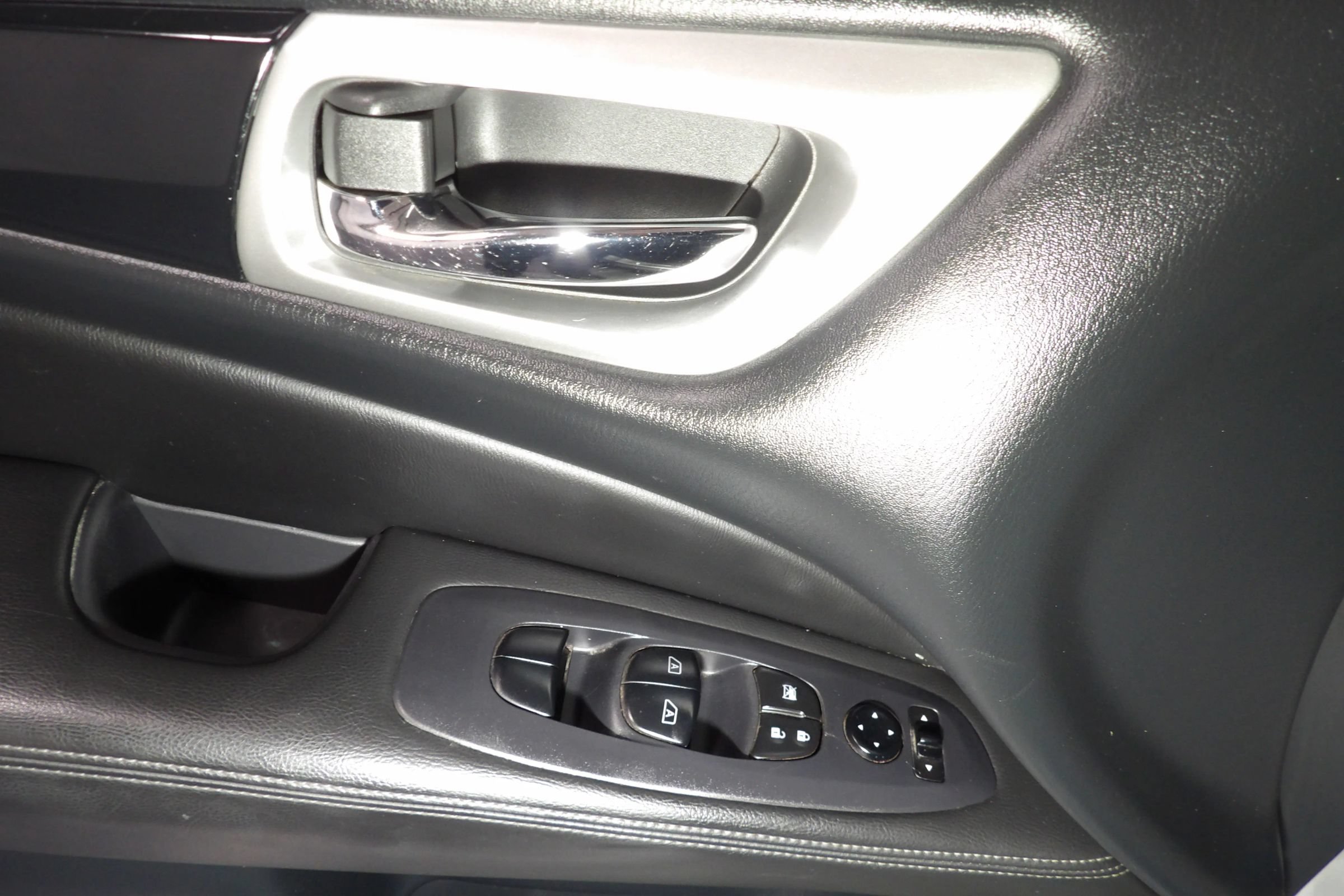 Used 2019 Nissan Pathfinder SV FWD image 9