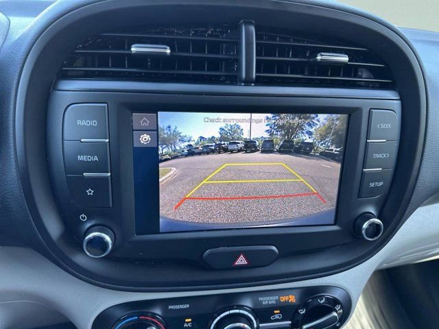 Used 2025 Kia Soul LX w/ LX Technology Package FWD image 21