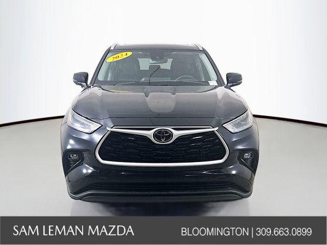 Used 2024 Toyota Highlander XLE image 3