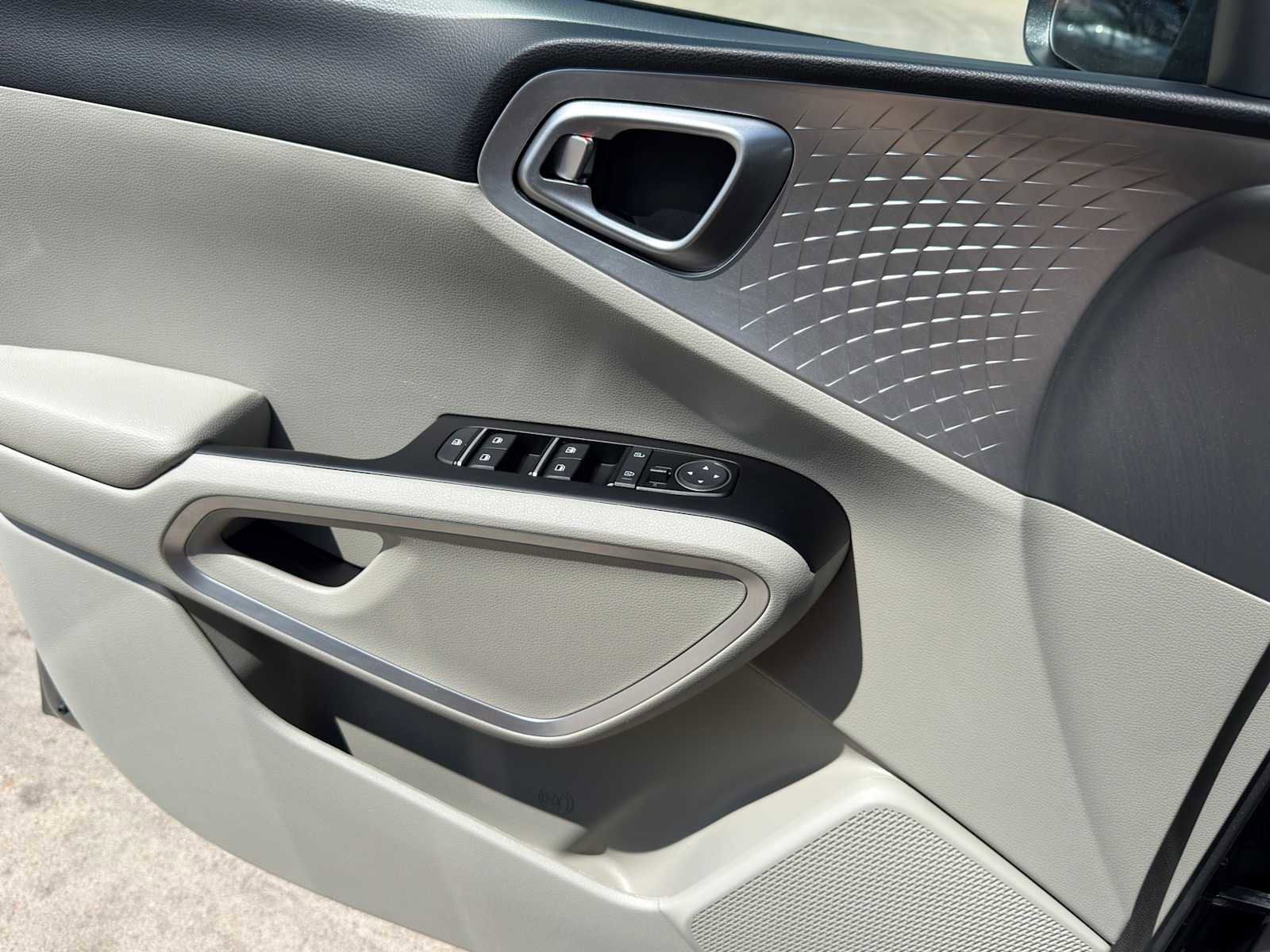 Certified 2025 Kia Soul LX FWD image 18