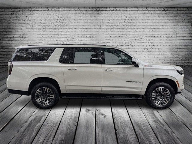 Used 2025 Chevrolet Suburban Z71 w/ Comfort Package image 5