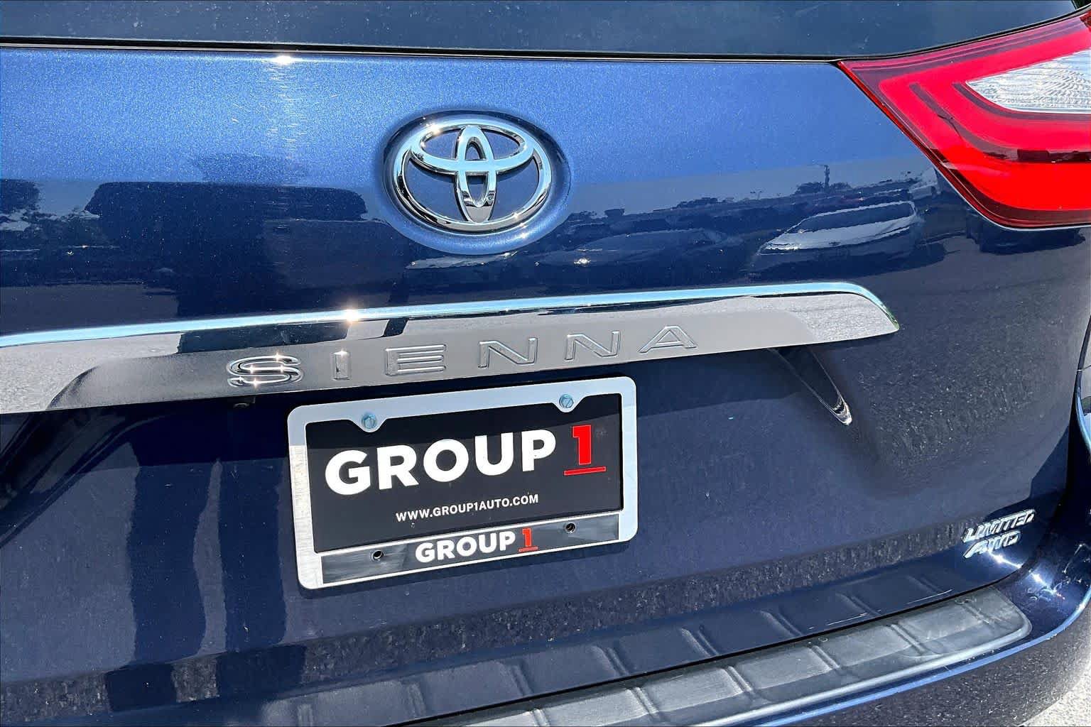 Used 2019 Toyota Sienna Limited Premium w/ Carpet Mat Package AWD/4WD image 10