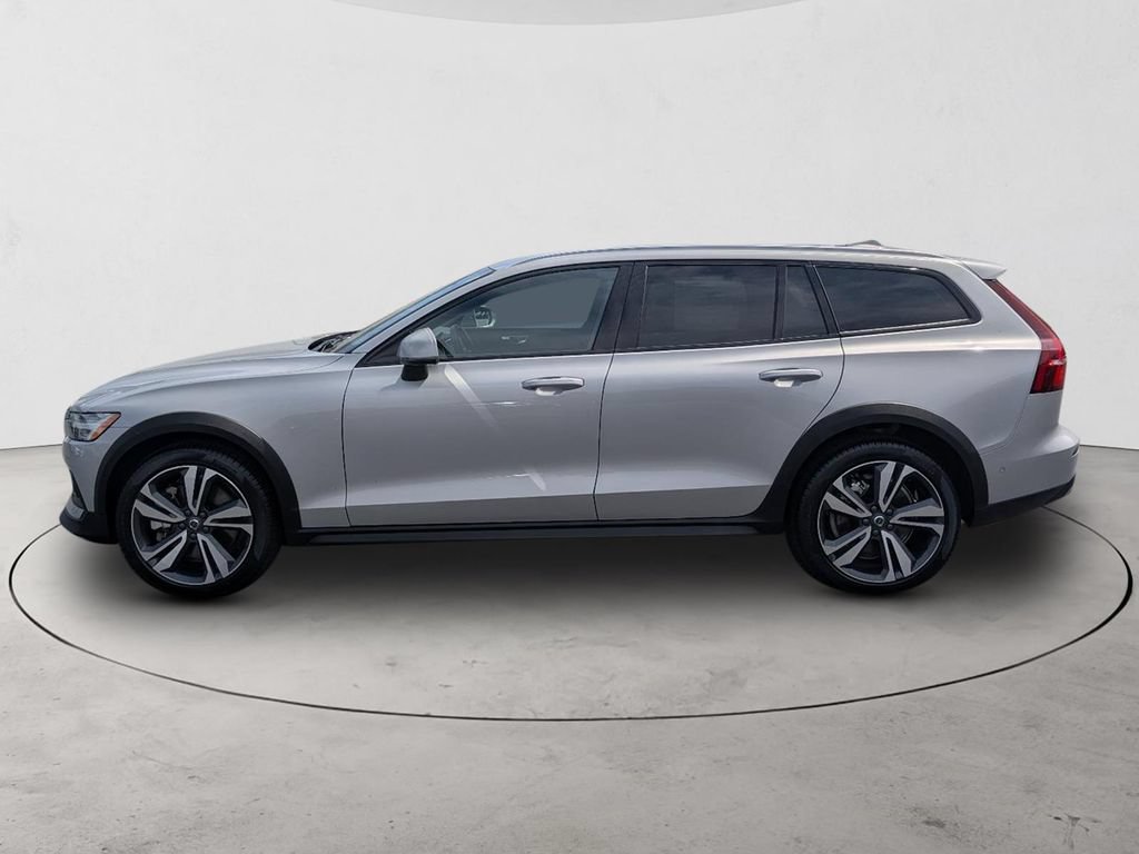 Certified 2025 Volvo V60 B5 Cross Country Plus AWD/4WD image 9