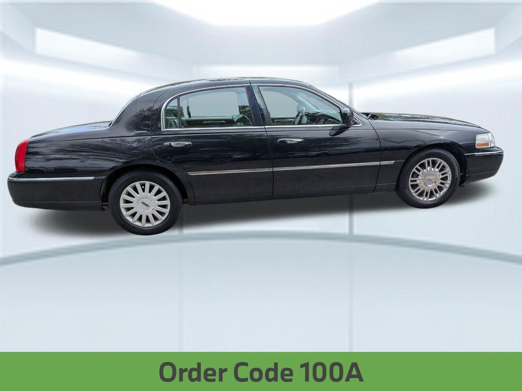 Used 2005 Lincoln Town Car Signature image 8