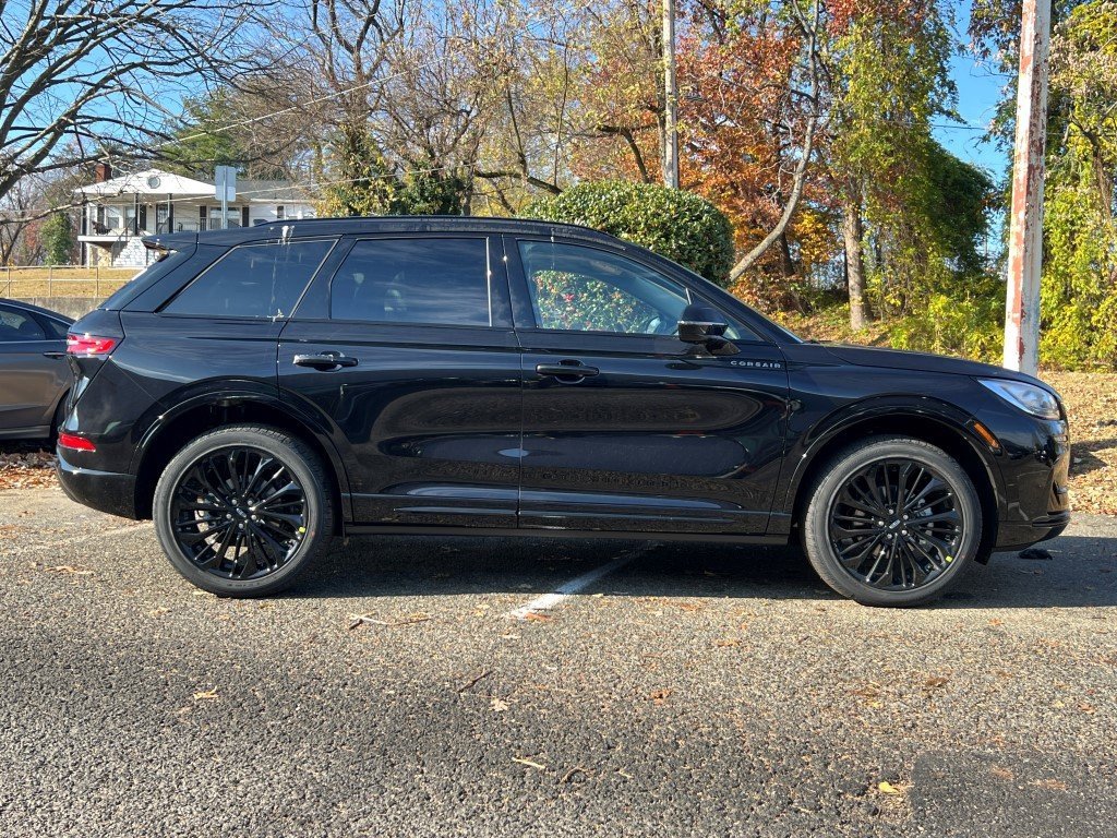 New 2026 Lincoln Corsair Reserve w/ Jet Appearance Package image 3