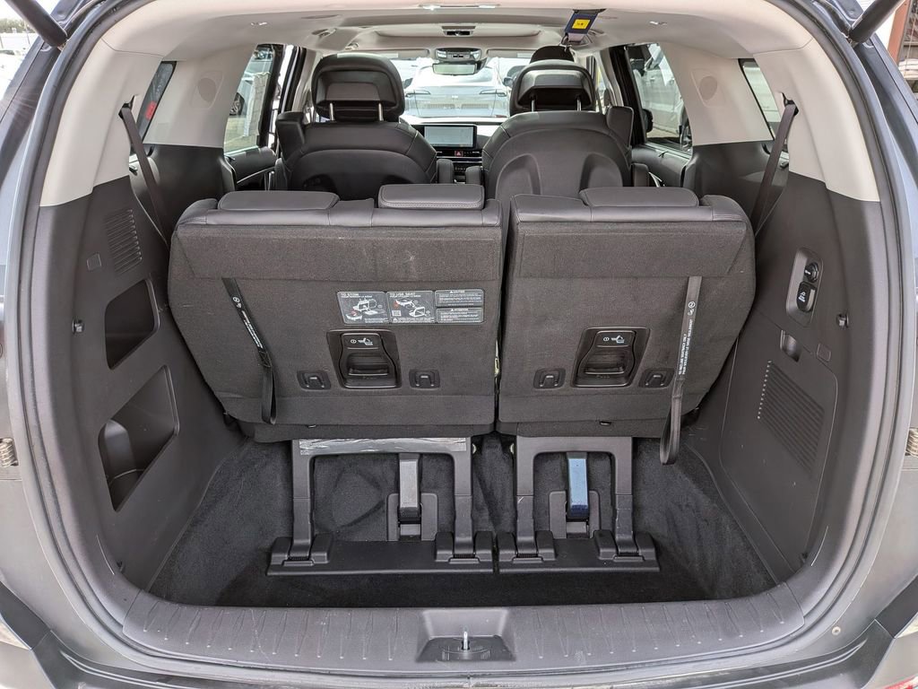 Used 2025 Kia Carnival SX Prestige image 31