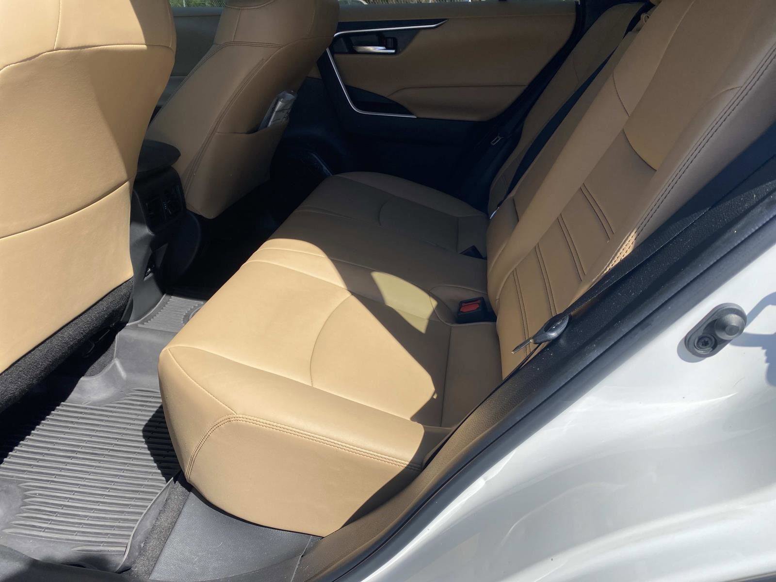 Used 2023 Toyota RAV4 XLE Premium image 19