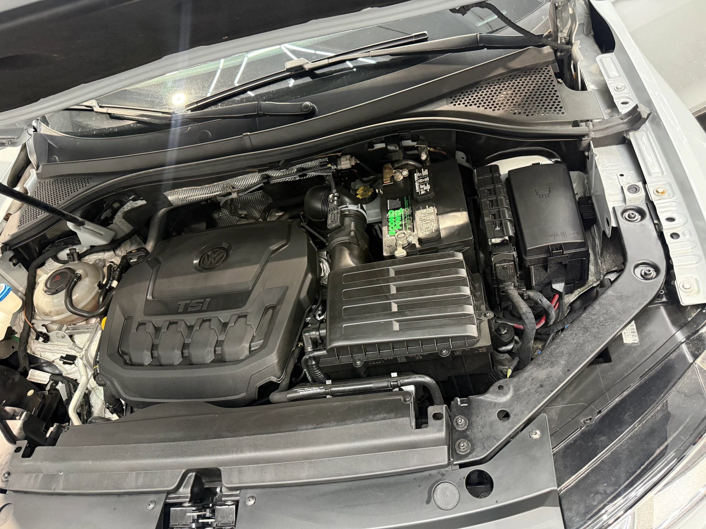 Used 2018 Volkswagen Tiguan SE w/ Panoramic Sunroof Package FWD image 33