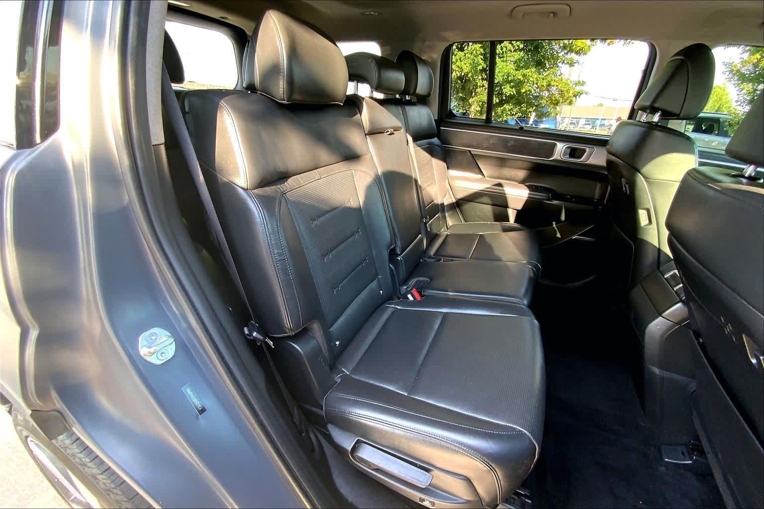Certified 2024 Hyundai Santa Fe Limited FWD image 19