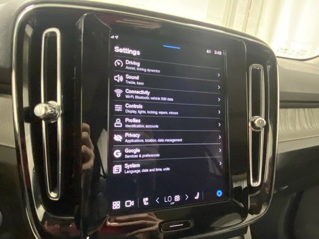 Used 2025 Volvo XC40 B5 Core image 23